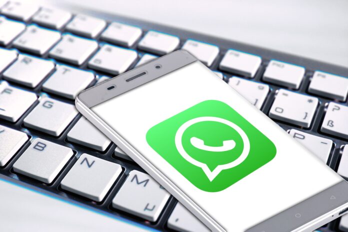 Le logo de whatsapp dans l'interface d'un smartphone