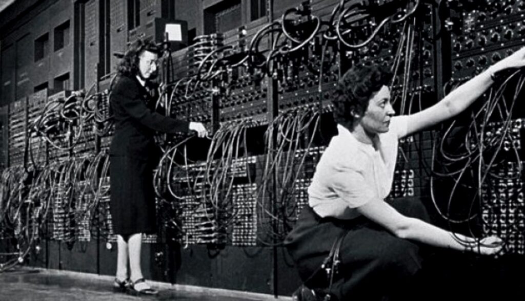 Les femmes en programmant l'ordinateur ENIAC
