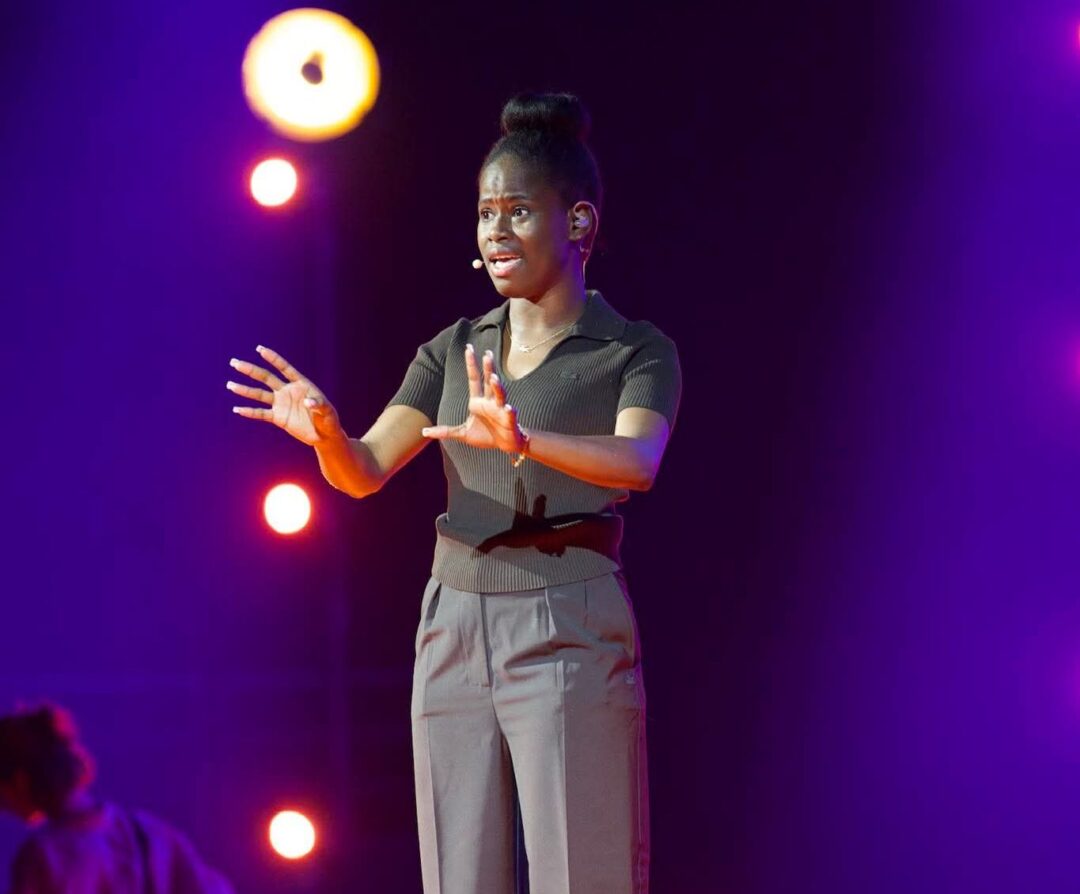 La jeune haïtienne Abigaïl Alexandre à La Seine Musicale, Paris, lors de la9e finale internationale à Paris.
